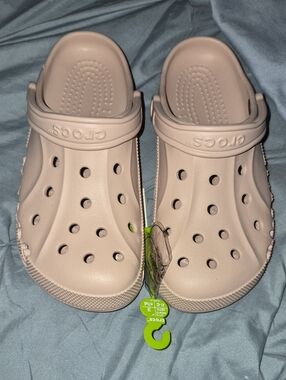 CROCS Classic Clogs in Pale Pink Womens Size 10 Nwt